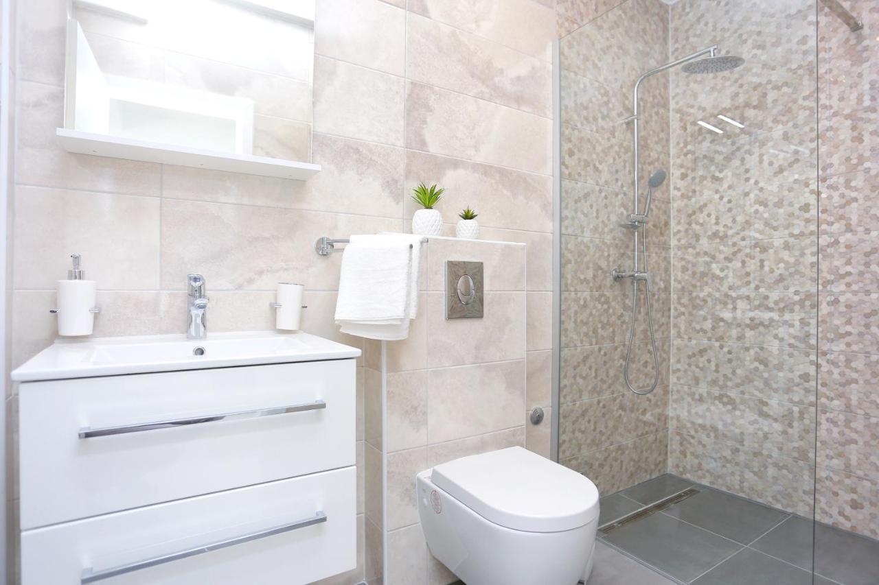 Family Friendly Apartments With A Swimming Pool Zivogosce - Porat, Makarska - 18150 Eksteriør billede